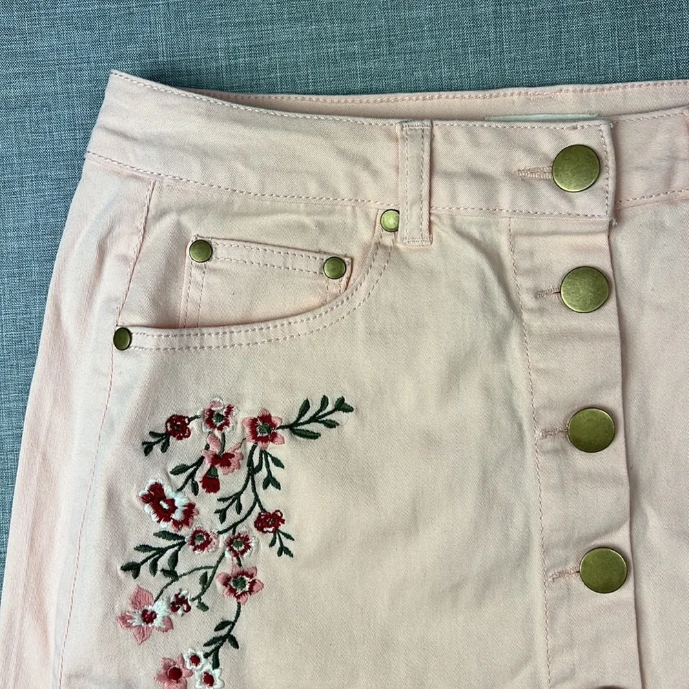 One Heart Pink Floral Embroidered Button Up Mini Skirt Size Medium & XL - Picture 3 of 7
